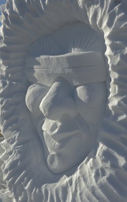 RendezvousFace250x396 Amazing Ice Sculpture at Yukon Festival