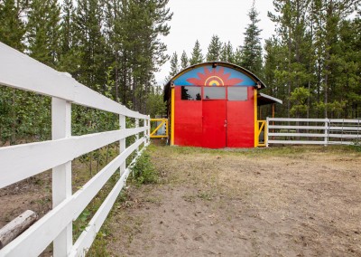 Guest horse barn at Hidden-Valley-BB-1600px